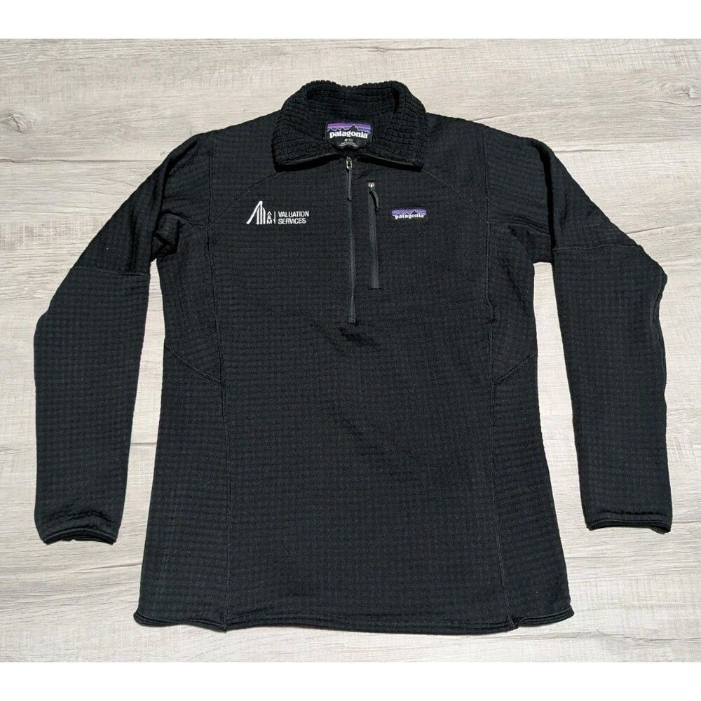 Patagonia Women’s Sz Medium R1 Pullover Sweater Black 1/2 Zip w/ Company Logo